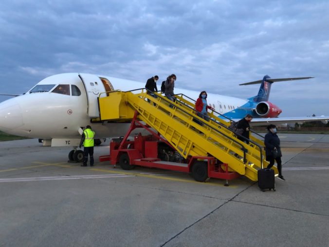V Bratislave pristálo lietadlo s repatriantami z Tunisu, Slovensko pomohlo aj ďalším krajinám EÚ