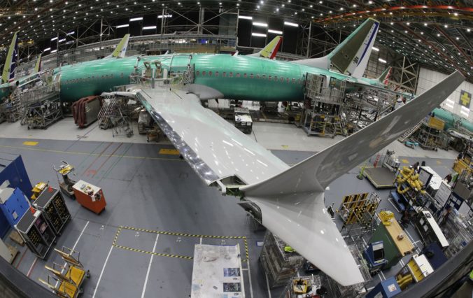 Boeing začal pre pandémiu s masovým prepúšťaním, o prácu tak príde viac ako 12-tisíc ľudí