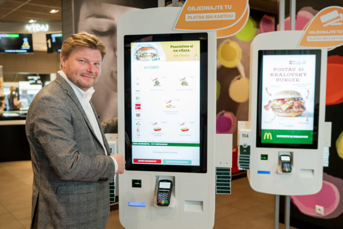 McDonald’s zamestnancov neprepúšťa ani v neľahkých časoch