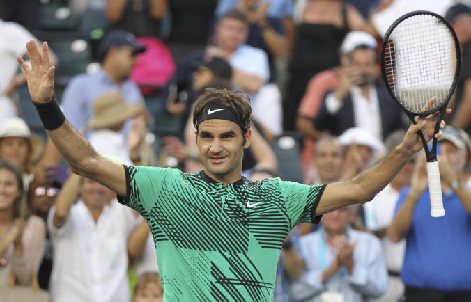 Roger Federer je podľa magazínu Forbes najlepšie plateným športovcom za minulý rok