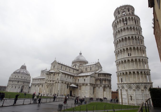 Uvoľnenie obmedzení proti šíreniu koronavírusu v Taliansku prinieslo aj otvorenie šikmej veže v Pise 