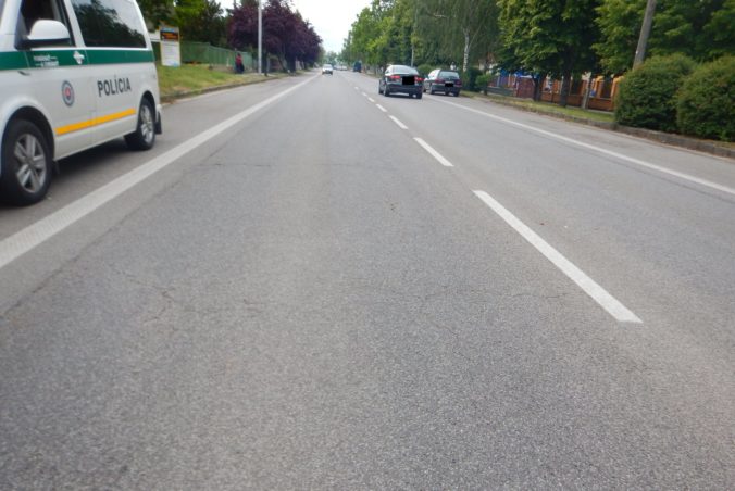 Dvojročný chlapček údajne vbehol do cesty Fabii, v nemocnici bojuje o život (foto)