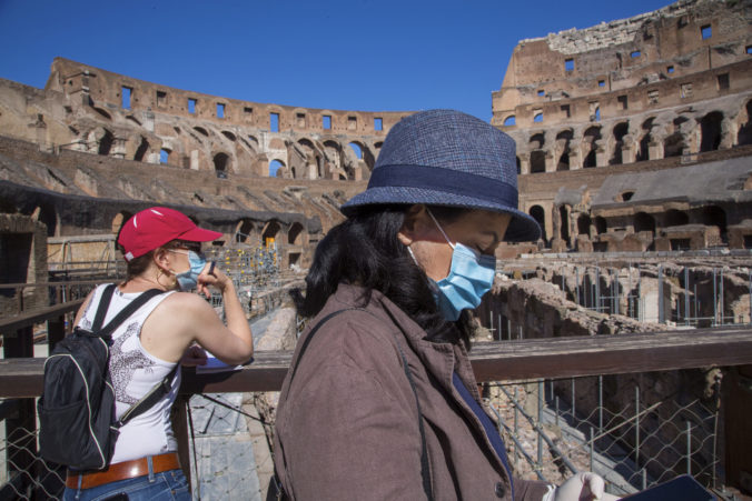 Po viac ako troch mesiacoch otvorili v Ríme a Vatikáne turistické atrakcie, návštevníkov už pustia aj do Sixtínskej kaplnky