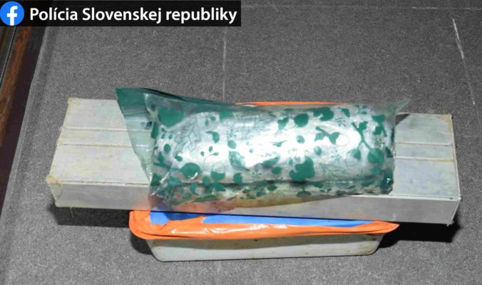 Pri akcii Malina zadržala polícia dvoch mužov a drogy za desaťtisíce eur (foto) Pri akcii Malina zadržala polícia dvoch mužov a drogy za desaťtisíce eur (foto)