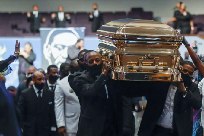 Na pohreb Georgea Floyda prišli hudobníci aj politici, v smútočných rečiach kritizovali aj Trumpa (foto+video)