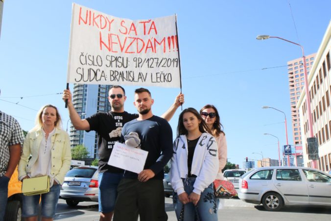 Protest Za naše deti: Rozsudky sprevádza korupcia, organizátori dajú Kolíkovej svoje návrhy (foto)