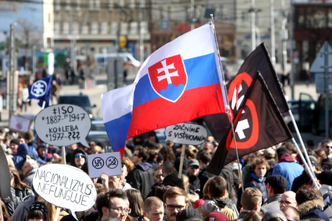 Liberálna demokracia nemá v strednej a východnej Európe jasnú podporu. Ako je na tom Slovensko?