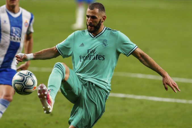 Benzema vykúzlil lahôdkovú prihrávku a Real má na čele La Ligy dvojbodový náskok pred FC Barcelona (video)