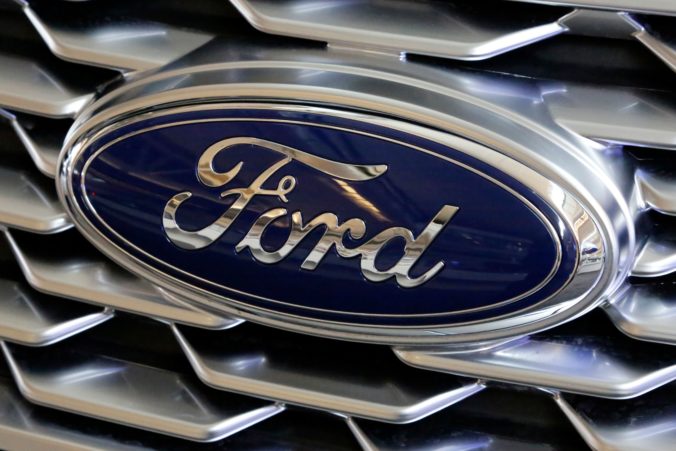 Zamestnanci Fordu nechcú vyrábať autá pre políciu, firmu žiadajú o zastavenie produkcie