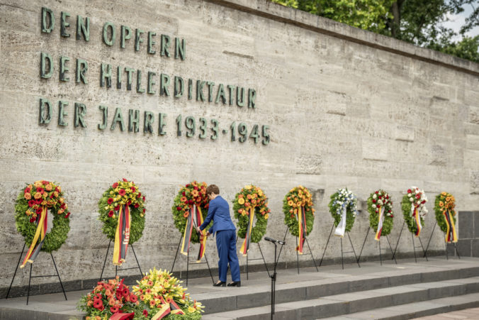 Nemecko si pripomína výročie nevydareného atentátu na Hitlera, zabiť ho mala časovaná bomba