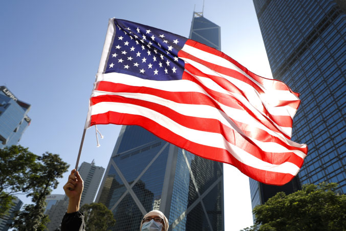 Čína vracia USA úder, Američanom nariadila zatvoriť ich konzulát v krajine