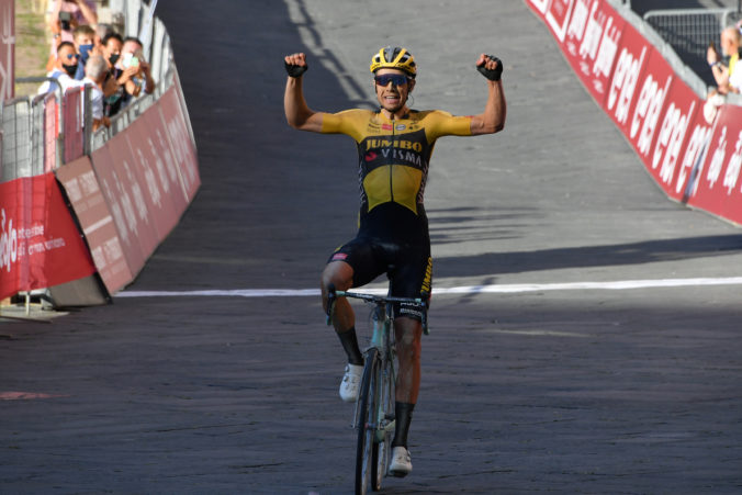 Peter Sagan nedokončil Strade Bianche, triumfu sa konečne dočkal Wout van Aert