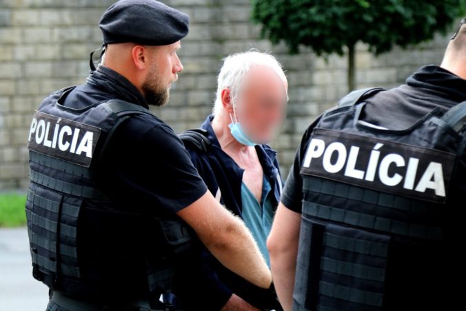 Starého muža, ktorý v Banskej Bystrici zastrelil iného muža, obvinila polícia z vraždy