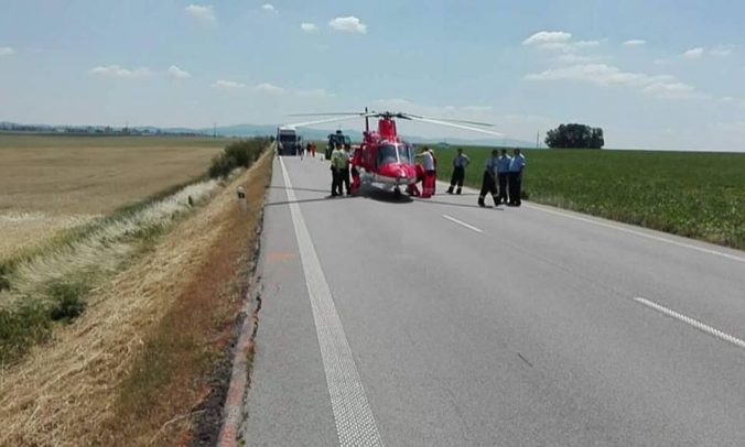 Nehodu na Liptove neprežili štyri deti, na mieste zasahujú aj leteckí záchranári