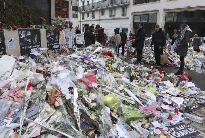 Charlie Hebdo opäť zverejnil karikatúry proroka Mohameda, pre ktoré sa stal terčom útoku