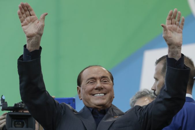 Silvio Berlusconi bojuje s ochorením COVID-19, zdravotný stav expremiéra Talianska sa zlepšuje