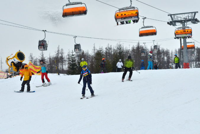 Lyžiarske strediská v Rakúsku by mali byť v zime otvorené, vláda sa chce postarať o bezpečné lyžovanie