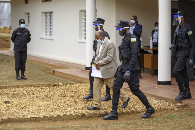 Kritika rwandskej vlády Paula Rusesabaginu z väzby neprepustili, obvinený je z 13 trestných činov