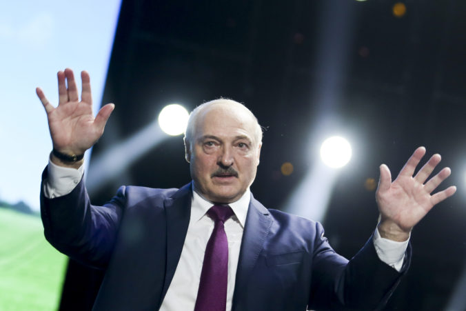 Lukašenko postavil armádu do pozoru a zatvoril hranice s Poľskom i Litvou (foto+video)