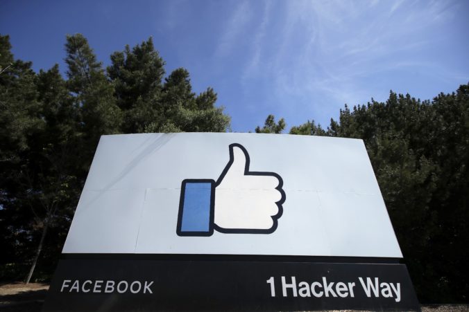 Facebook odstránil falošné účty, ktoré chceli narušiť politickú činnosť v USA a v ďalších krajinách