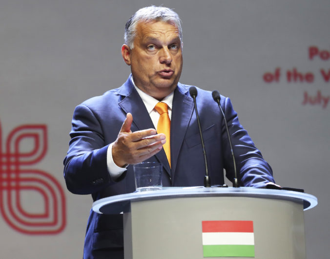 Orbán nezniesol kritiku svojej vlády, eurokomisárku Jourovú vyzval na rezignáciu