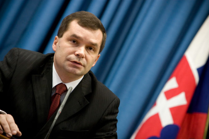 Exminister obrany za Smer už nie je veľvyslancom pre nórske granty, Kašického post zrušili