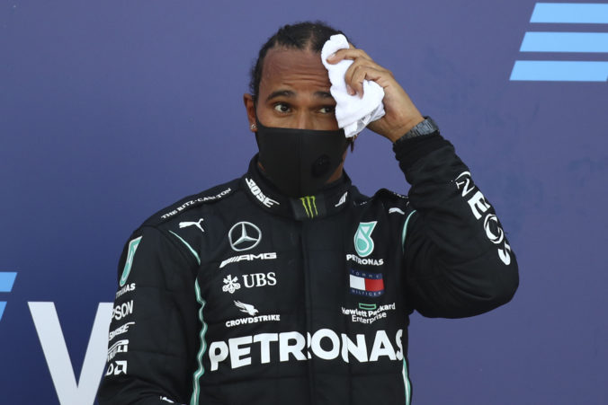 Lewis Hamilton sa poučil z penalizácie v Soči a sľúbil, že si lepšie naštuduje pravidlá