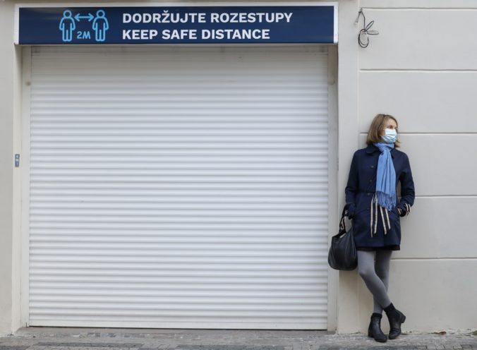 V Česku pre koronavírus opäť platí núdzový stav, sprísnili sa aj krízové opatrenia