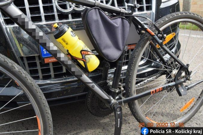 Mladík zrazil cyklistku a z miesta nehody ušiel, ponáhľal sa na večeru (foto)