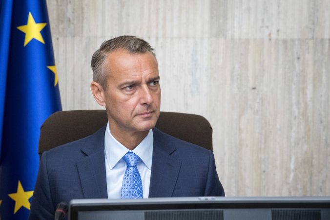 Slovensko má našliapnuté na český scenár, vláda podľa Rašiho zlyhala v príprave na druhú vlnu COVID-19 Slovensko má našliapnuté na český scenár, vláda podľa Rašiho zlyhala v príprave na druhú vlnu COVID-19