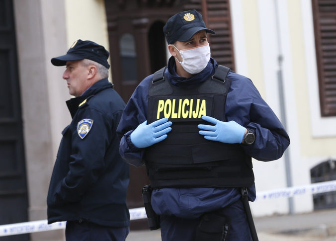 Mladík postrelil pred sídlom chorvátskej vlády policajta, pre držbu zbraní zatkli aj jeho otca