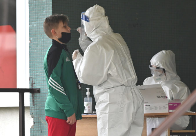 Prešov hľadá 140 dobrovoľníkov na celoplošné testovanie na COVID-19, vytvorí desiatky odberných miest