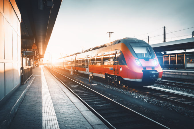 ZSSK pre koronavírus obmedzuje prevádzku IC vlakov a optimalizuje dopravu do ČR
