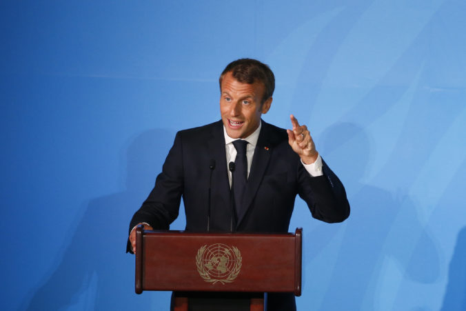 Francúzsko reaguje na teroristické útoky sprísnenou kontrolou na hraniciach, oznámil to prezident Macron