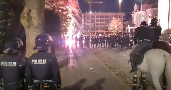 Slovinci vyšli pre pandemické opatrenia do ulíc, protesty sprevádzali násilnosti a zatýkalo sa (video)