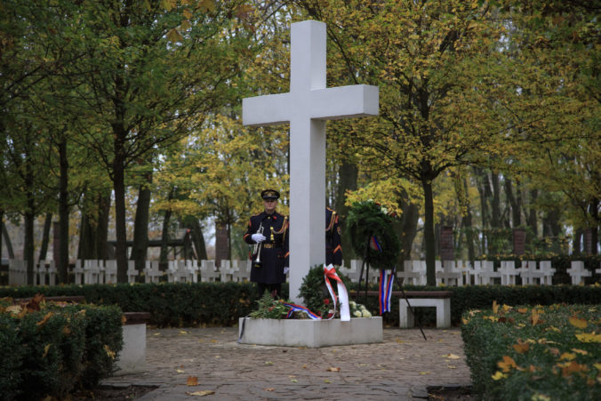 Z prvej svetovej vojny sa na Slovensku nachádza viac ako 24-tisíc vojnových hrobov, uviedol minister vnútra Roman Mikulec