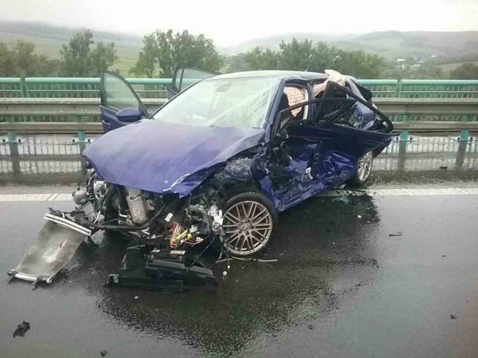 Dopravné nehody na slovenských cestách stáli od začiatku roka život viac než dvesto ľudí
