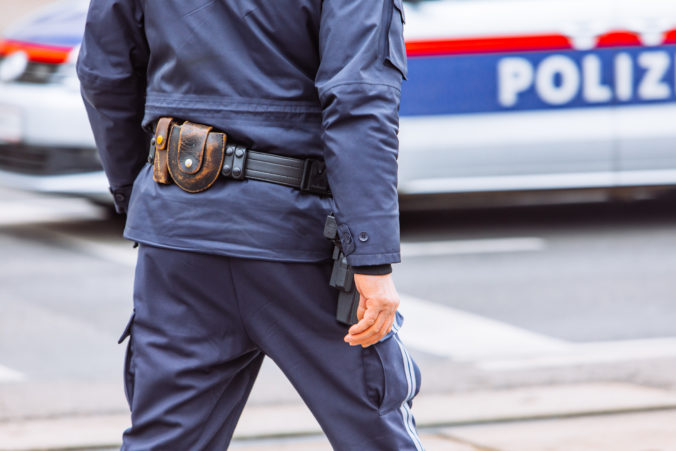 Rakúska polícia zatkla pedofila, ktorý mal zálusk na desiatky chlapcov. Chytili aj jeho kumpána
