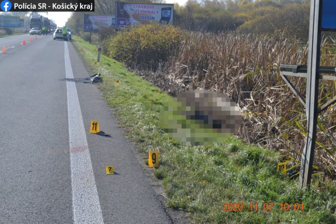 Vodič zrazil v Košiciach chodca a potom ušiel, polícia hľadá svedkov tragickej nehody (foto)