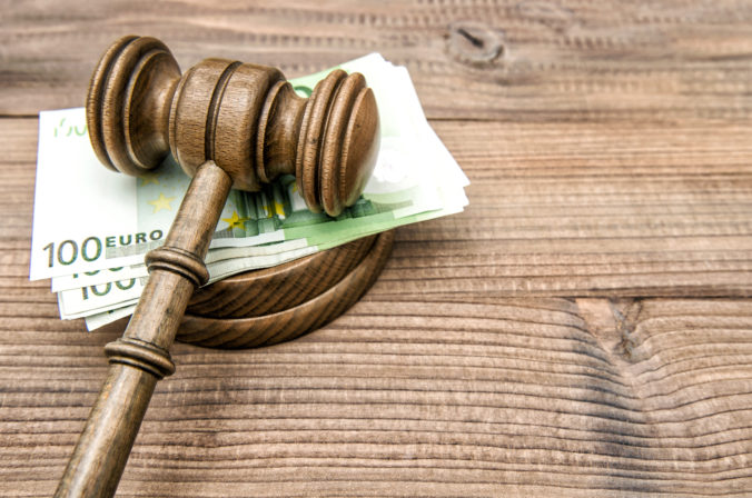 Úplatkári žilinských súdov priznali svoju vinu, prokurátor im navrhol podmienečné tresty