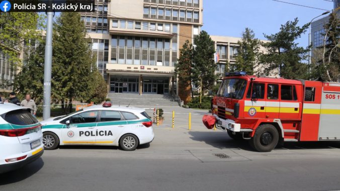 Košičanov obvinili z nahlásenia bomby na súdoch, v máji podpálili aj auto