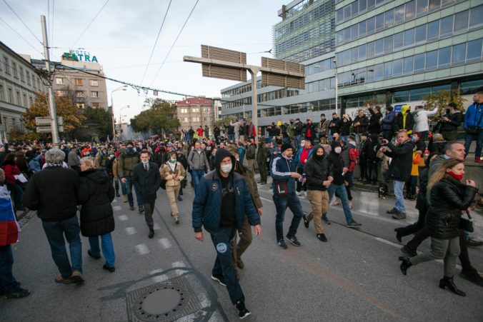 Polícia žiada verejnosť o videá zo 17. novembra, pri riešení udalostí pomôže každé jedno