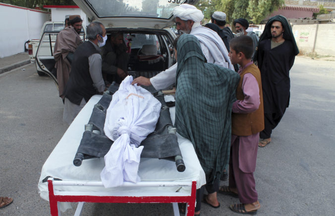 Samovražedné útoky zabili v Afganistane najmenej 34 ľudí, medzi zranenými sú aj deti