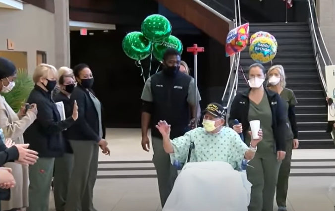 Americký veterán z Alabamy porazil koronavírus a oslávil 104. narodeniny (video)