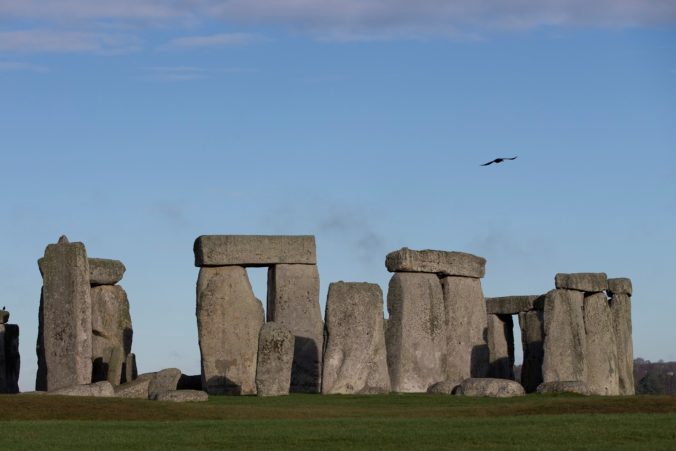 V blízkosti Stonehenge majú postaviť tunel, protestujúci obsadili známu anglickú pamiatku