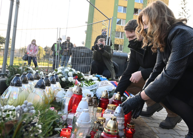 Od tragického výbuchu bytovky na Mukačevskej uplynul rok, pripomenuli si ho pietnou spomienkou (foto)