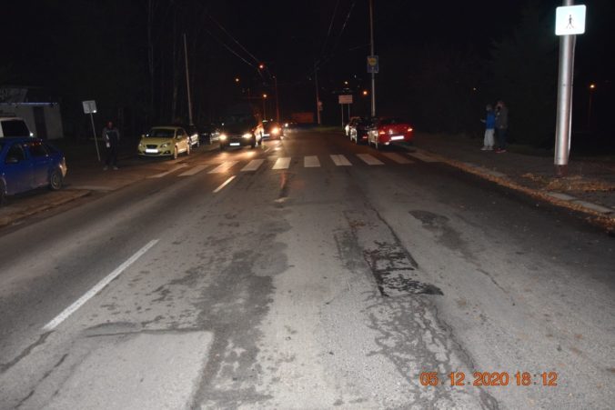 Vodič v Banskej Bystrici zrazil chodca a ušiel, polícia hľadá svedkov nehody