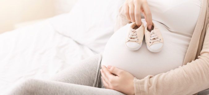 Tehotenská dávka a štipendium budú realitou, parlament schválil novelu zákona