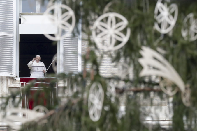 Vianočná polnočná omša vo Vatikáne bude skôr, pápež dodrží zákaz nočného vychádzania