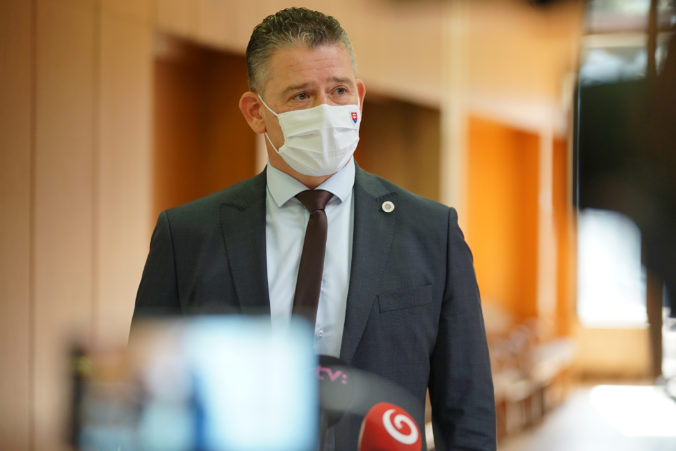 Poslanci žiadajú Mikulca, aby riešil výpovede v nemocnici v súvislosti s Kollárom Poslanci žiadajú Mikulca, aby riešil výpovede v nemocnici v súvislosti s Kollárom